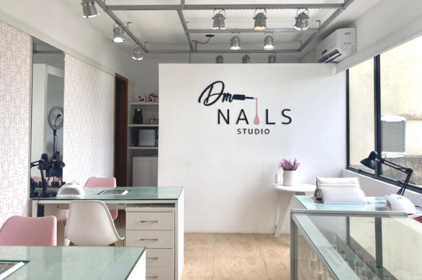 DM Nails Studio